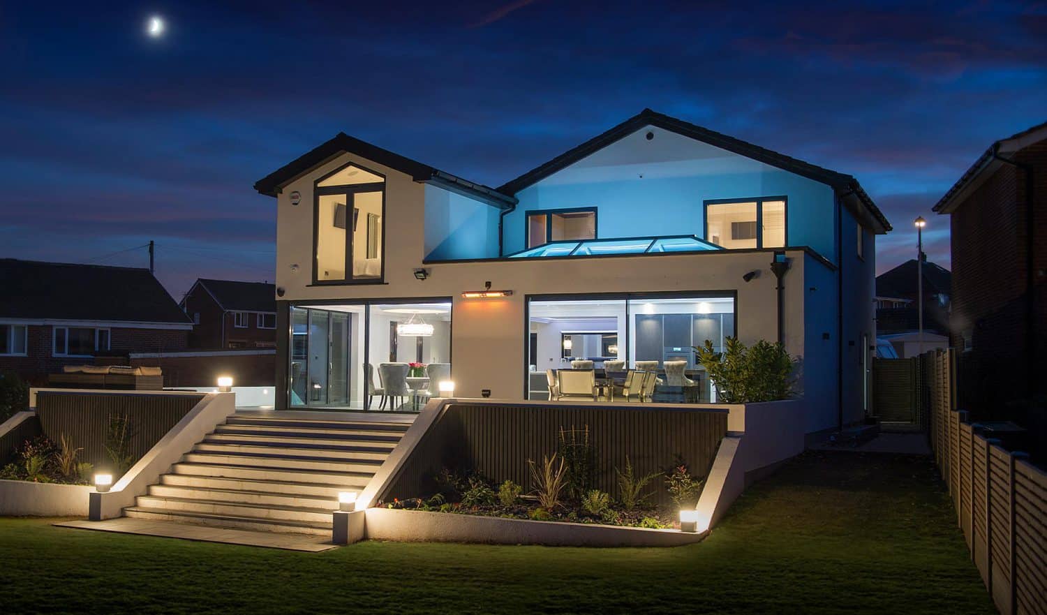 https://www.expressbifolds.co.uk/wp-content/uploads/2018/12/Home_Hero_NightShot-1500x881.jpg